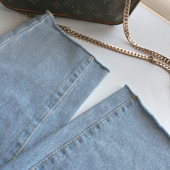 High Waisted Light-Wash Raw Hem Jeans - Picture 8 of 9